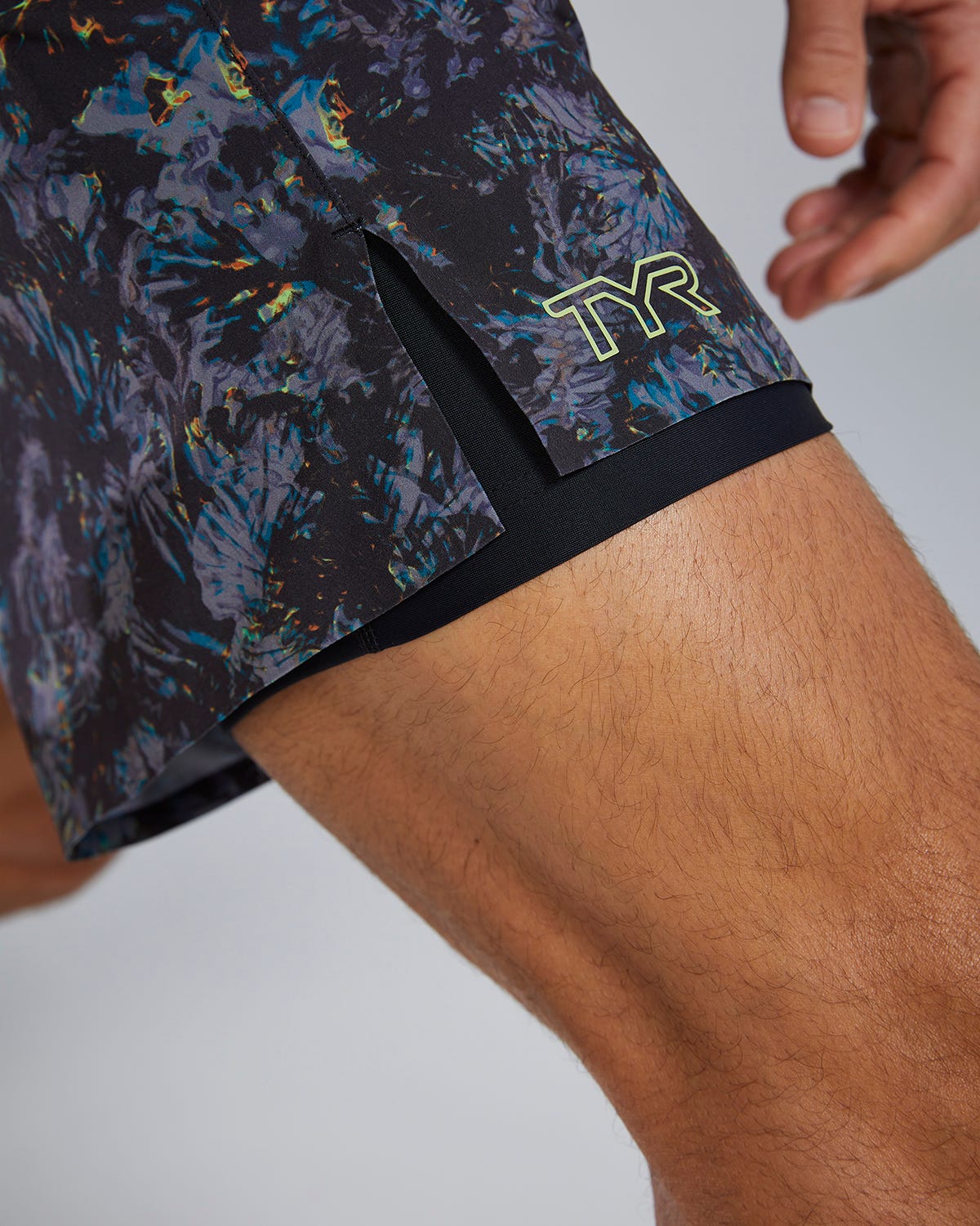 TYR Hydrosphere¨ - Men's Unbroken Shorts - Lined 7" - Solid - Image 7