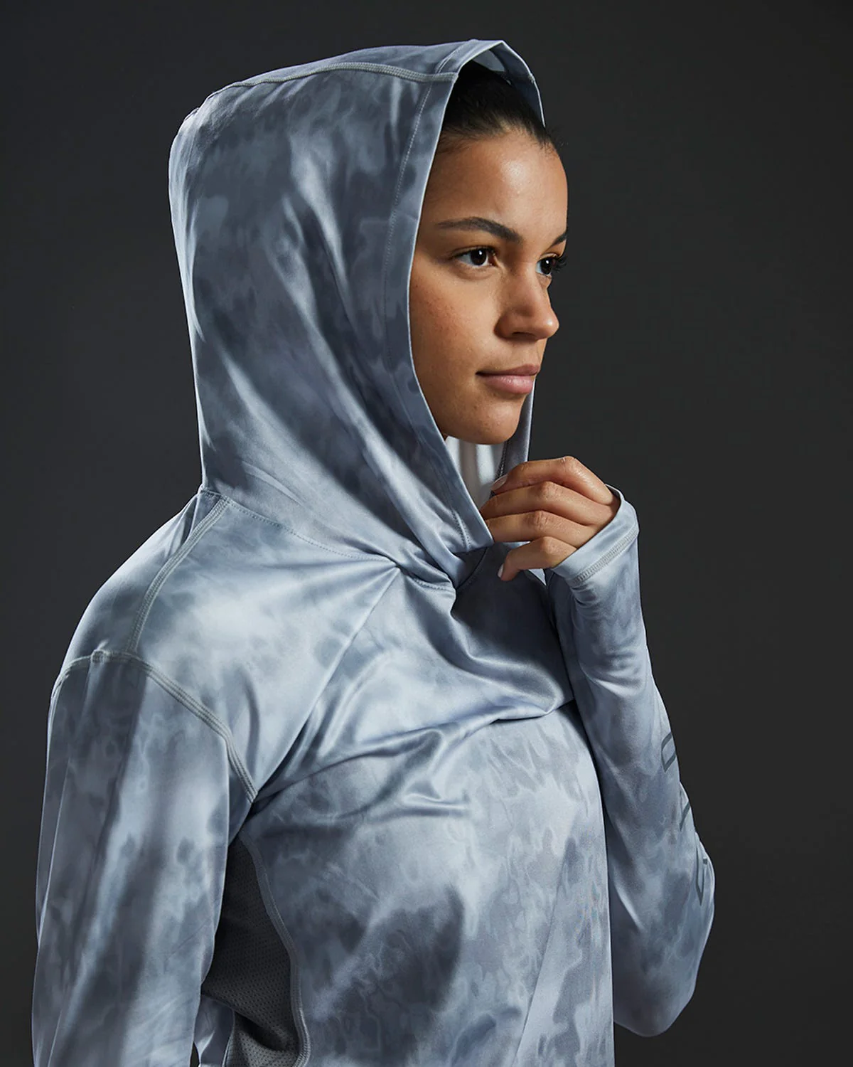 TYR SunDefense™ Women's Vented Hooded Shirt - Turbulent - Image 10