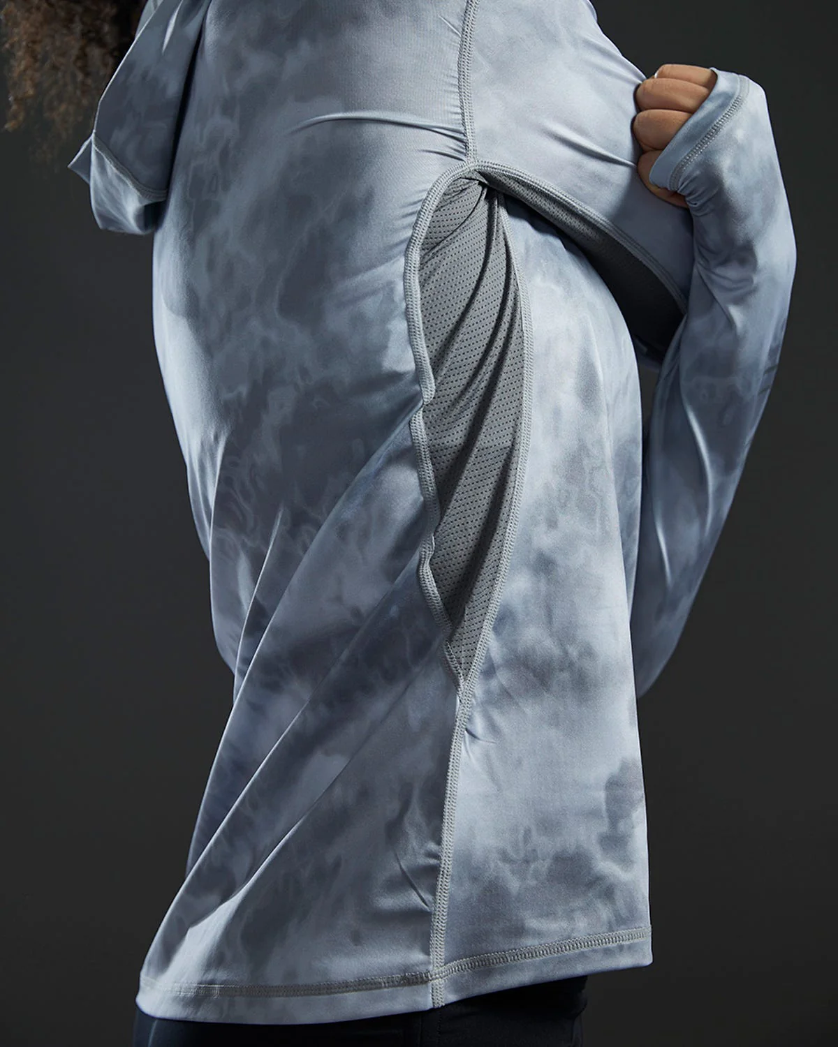 TYR SunDefense™ Women's Vented Hooded Shirt - Turbulent - Image 8