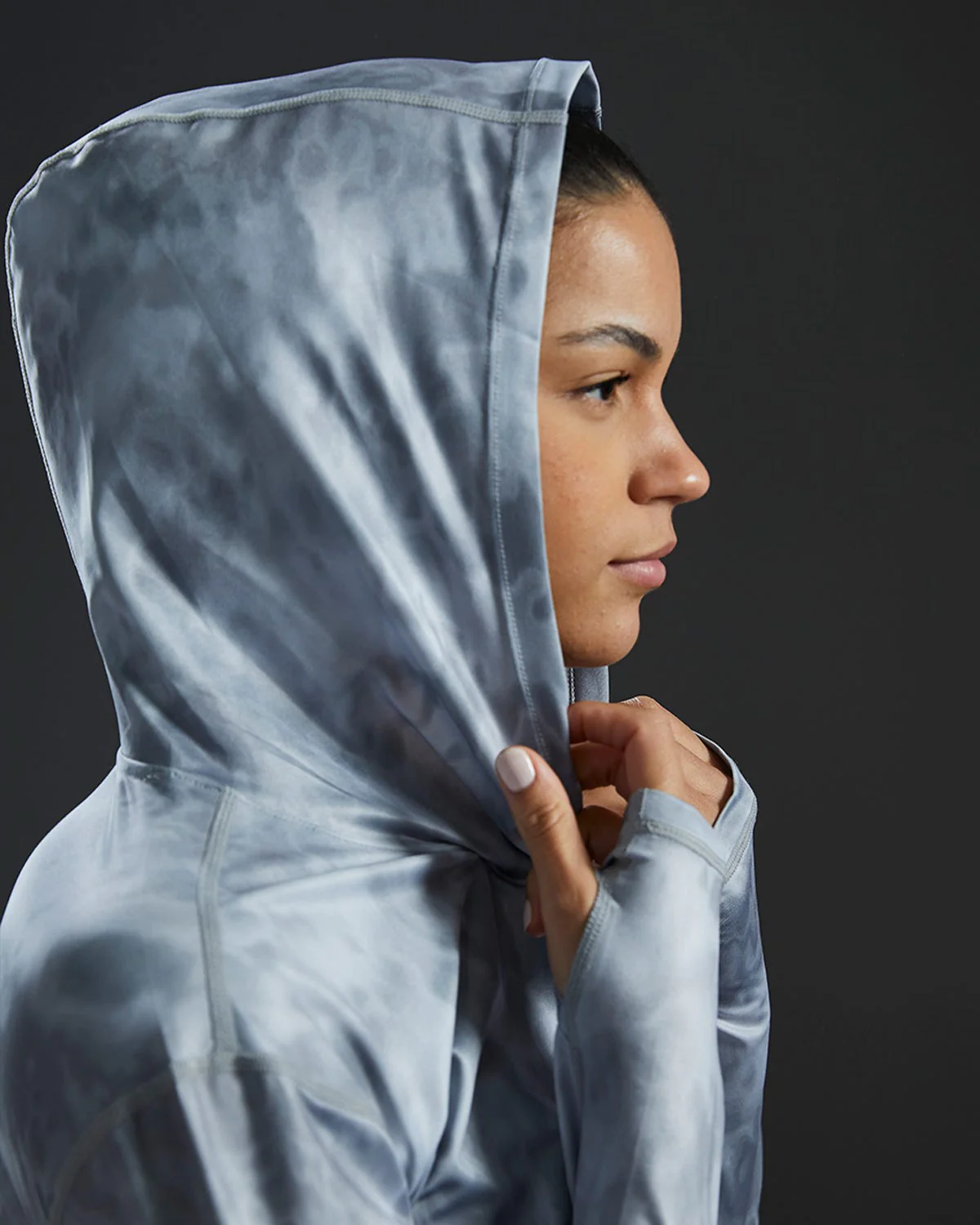 TYR SunDefense™ Women's Vented Hooded Shirt - Turbulent - Image 9